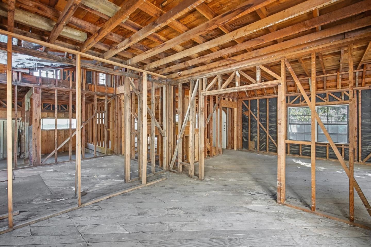 655 Embarcadero RD