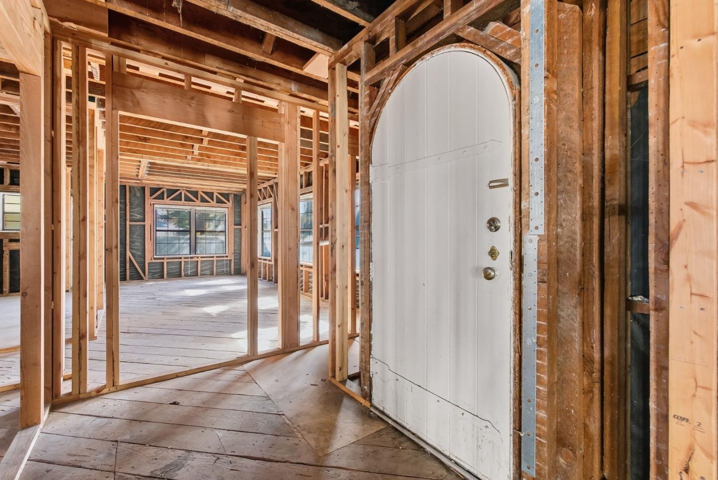 655 Embarcadero RD