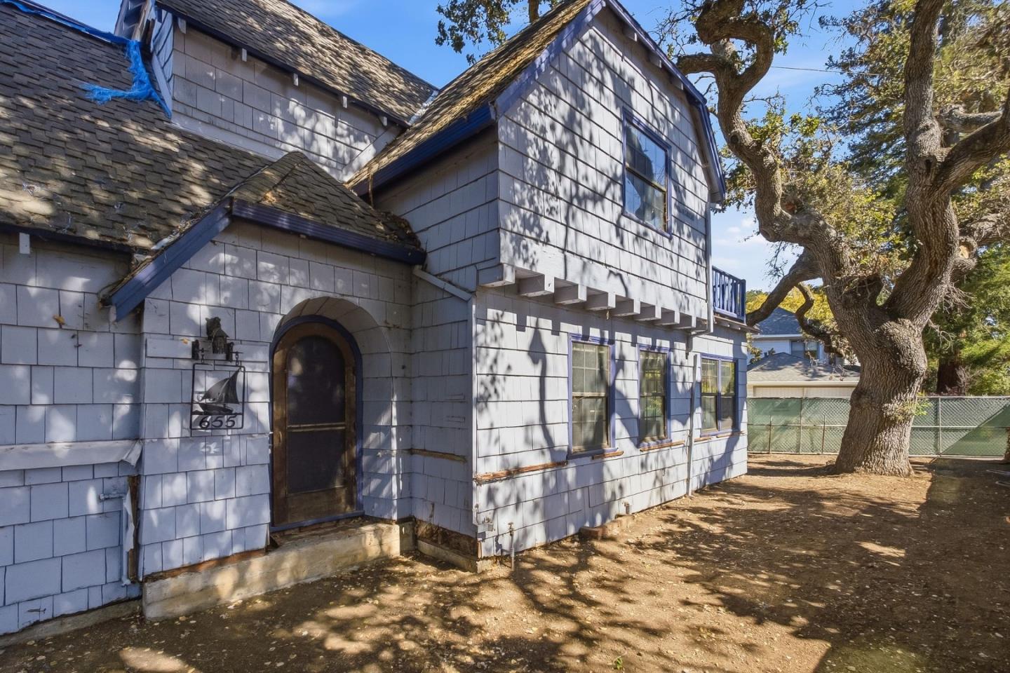 655 Embarcadero RD
