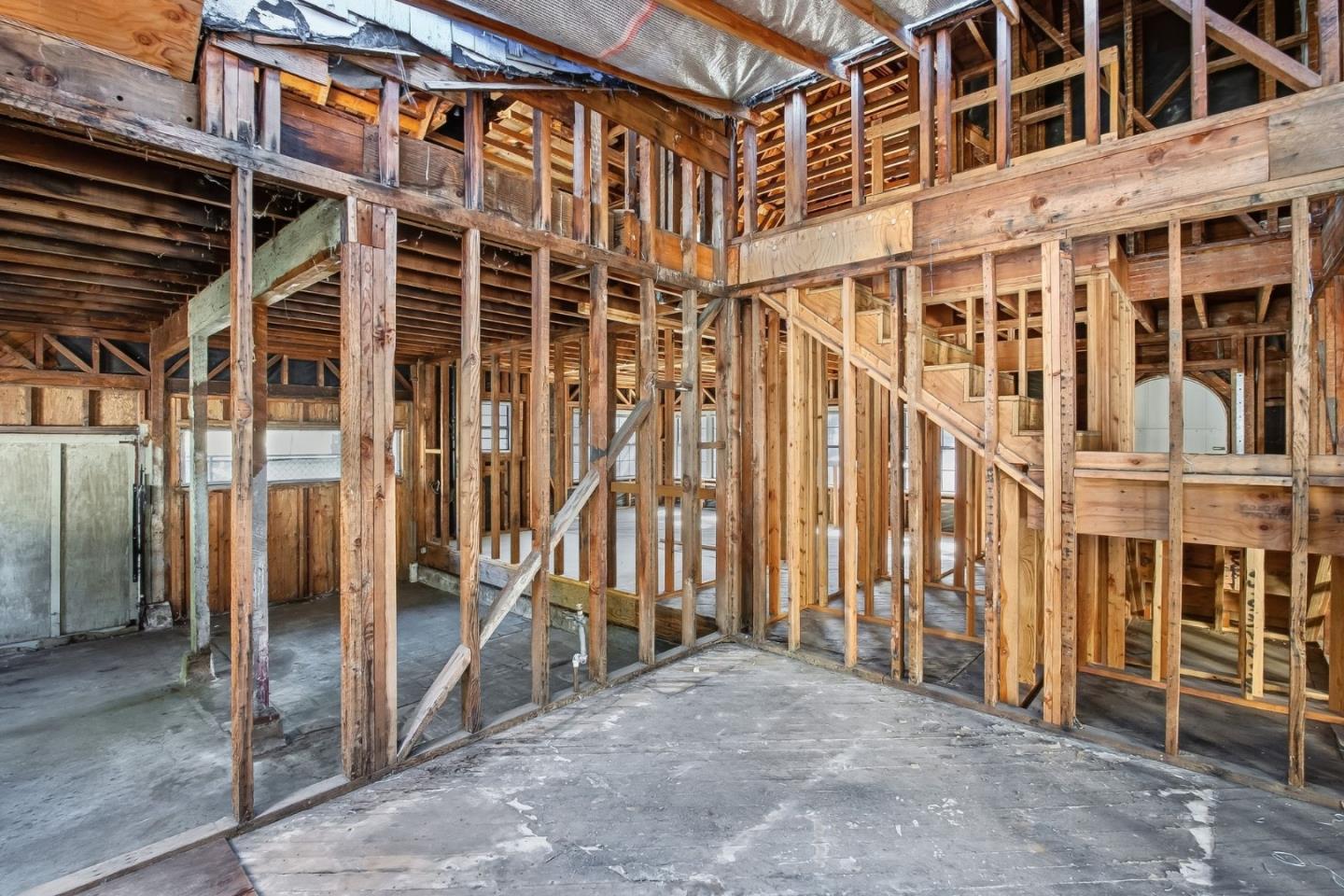655 Embarcadero RD