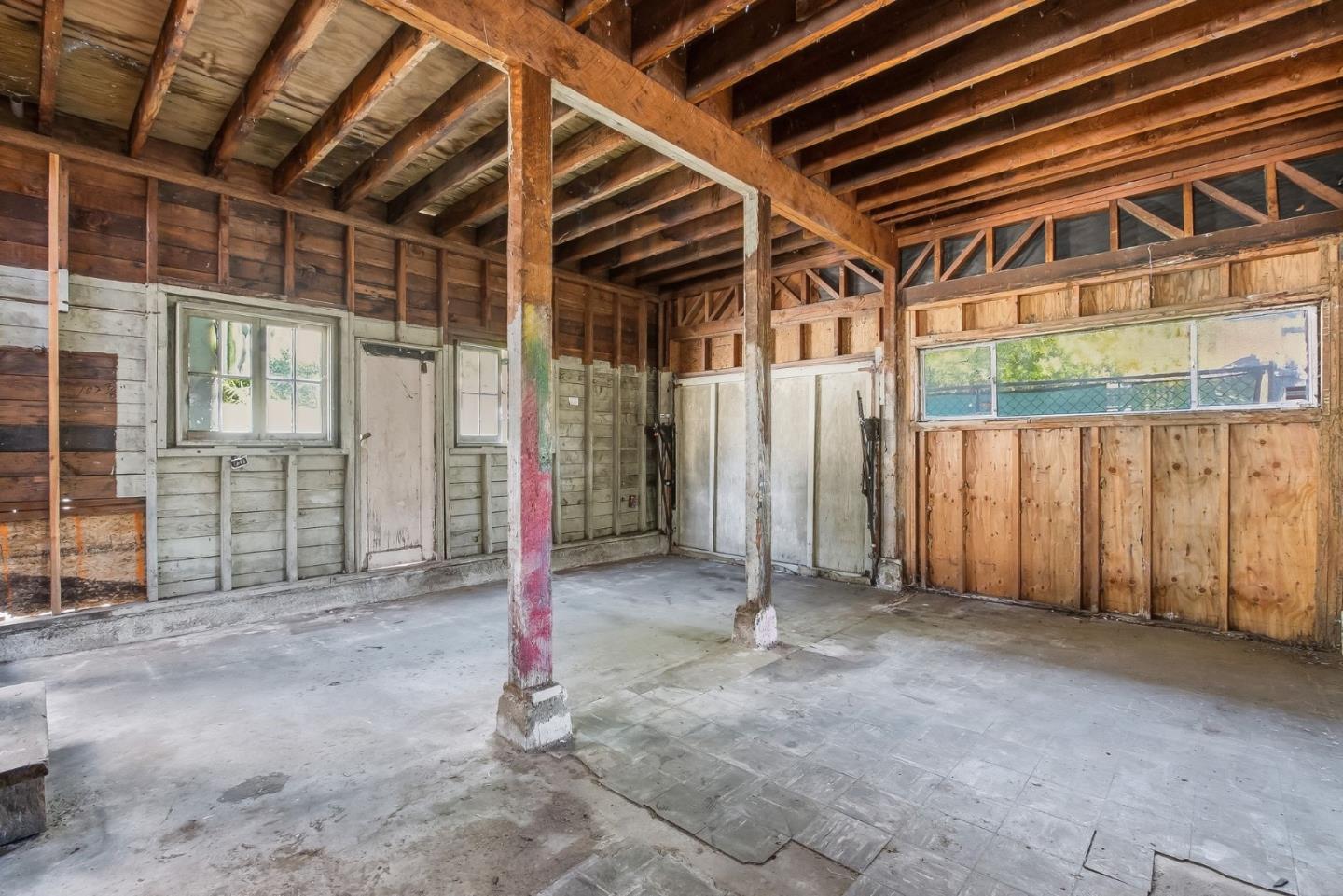 655 Embarcadero RD