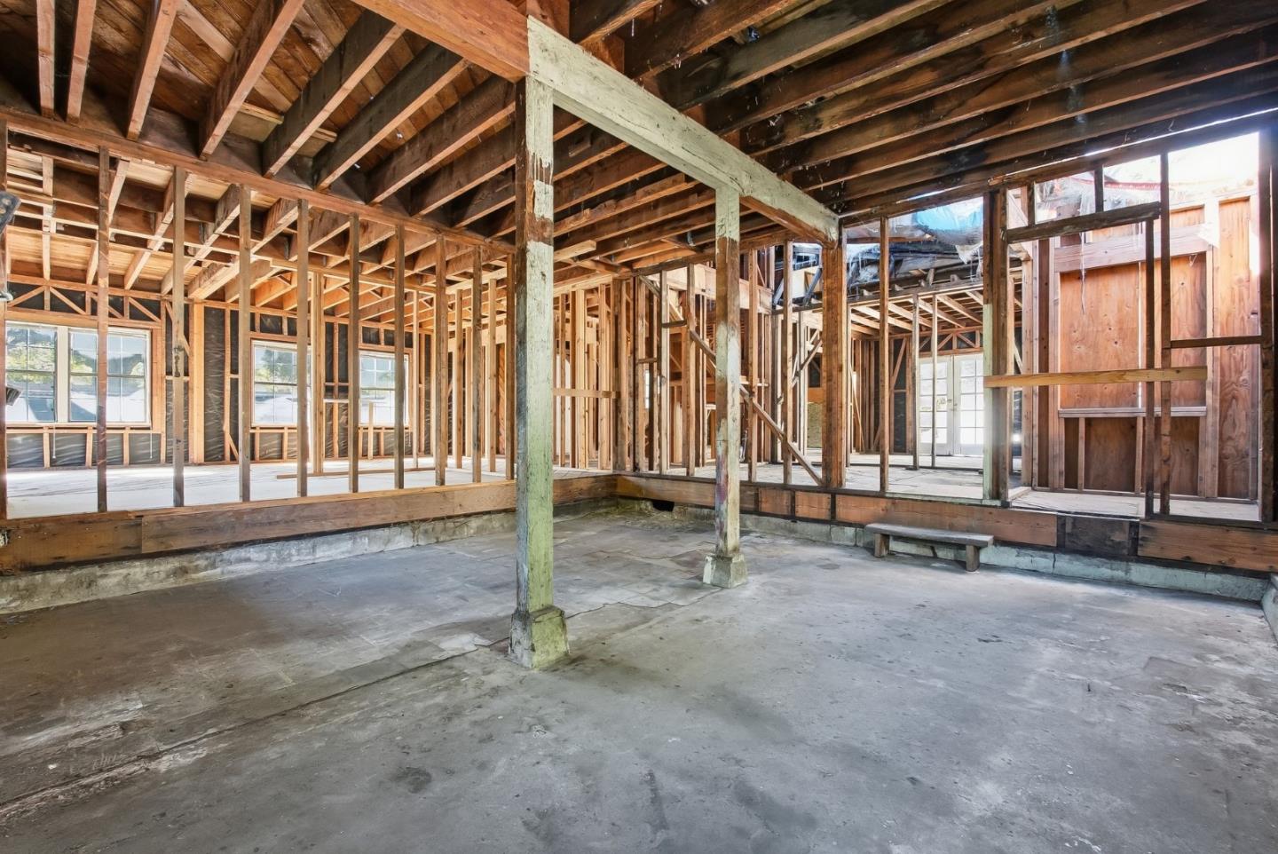 655 Embarcadero RD