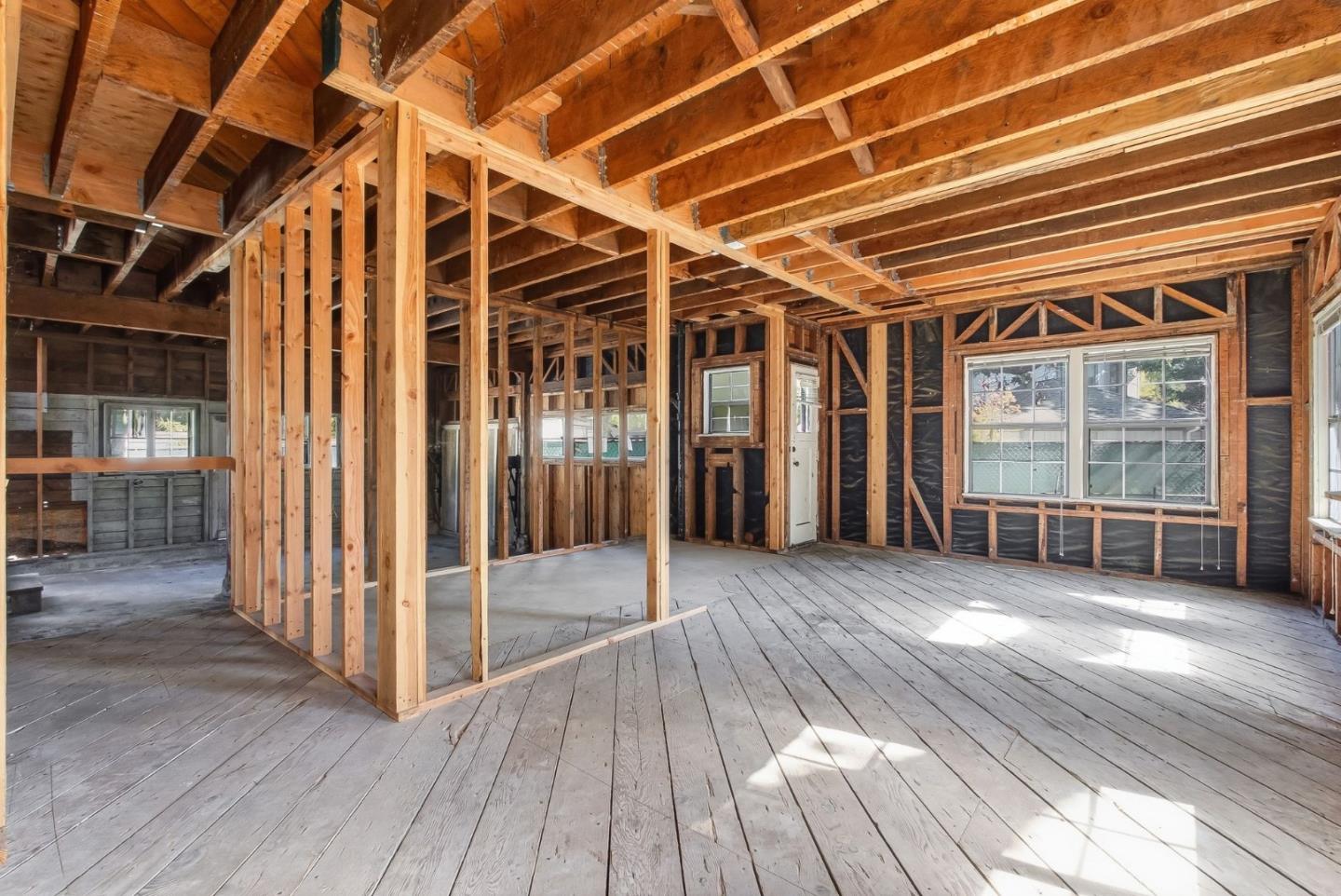 655 Embarcadero RD