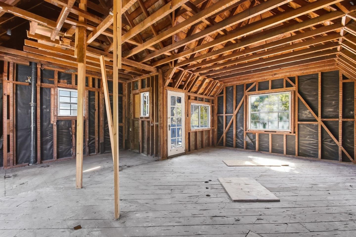 655 Embarcadero RD