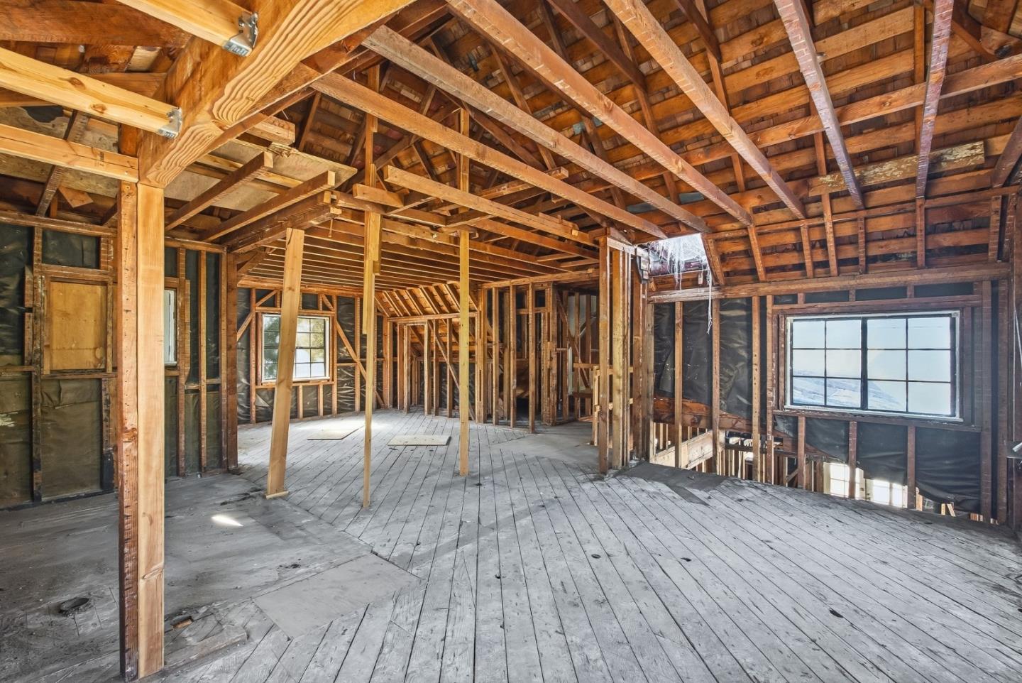 655 Embarcadero RD