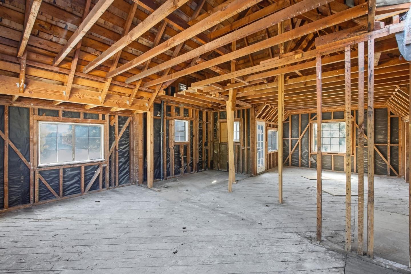 655 Embarcadero RD