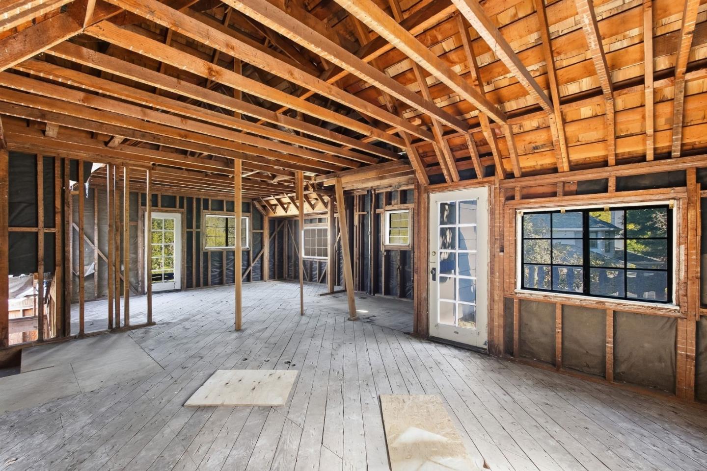 655 Embarcadero RD