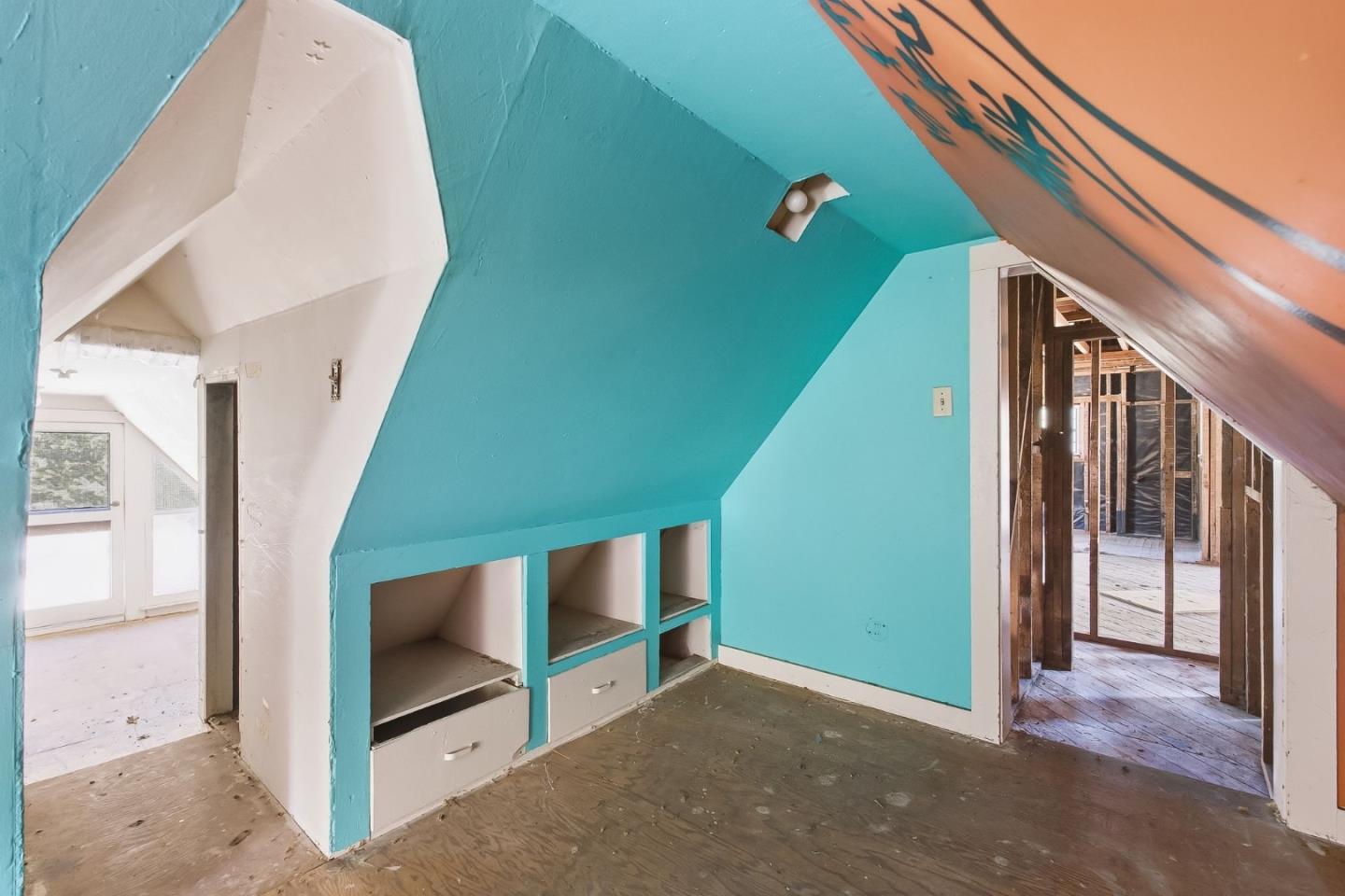 655 Embarcadero RD