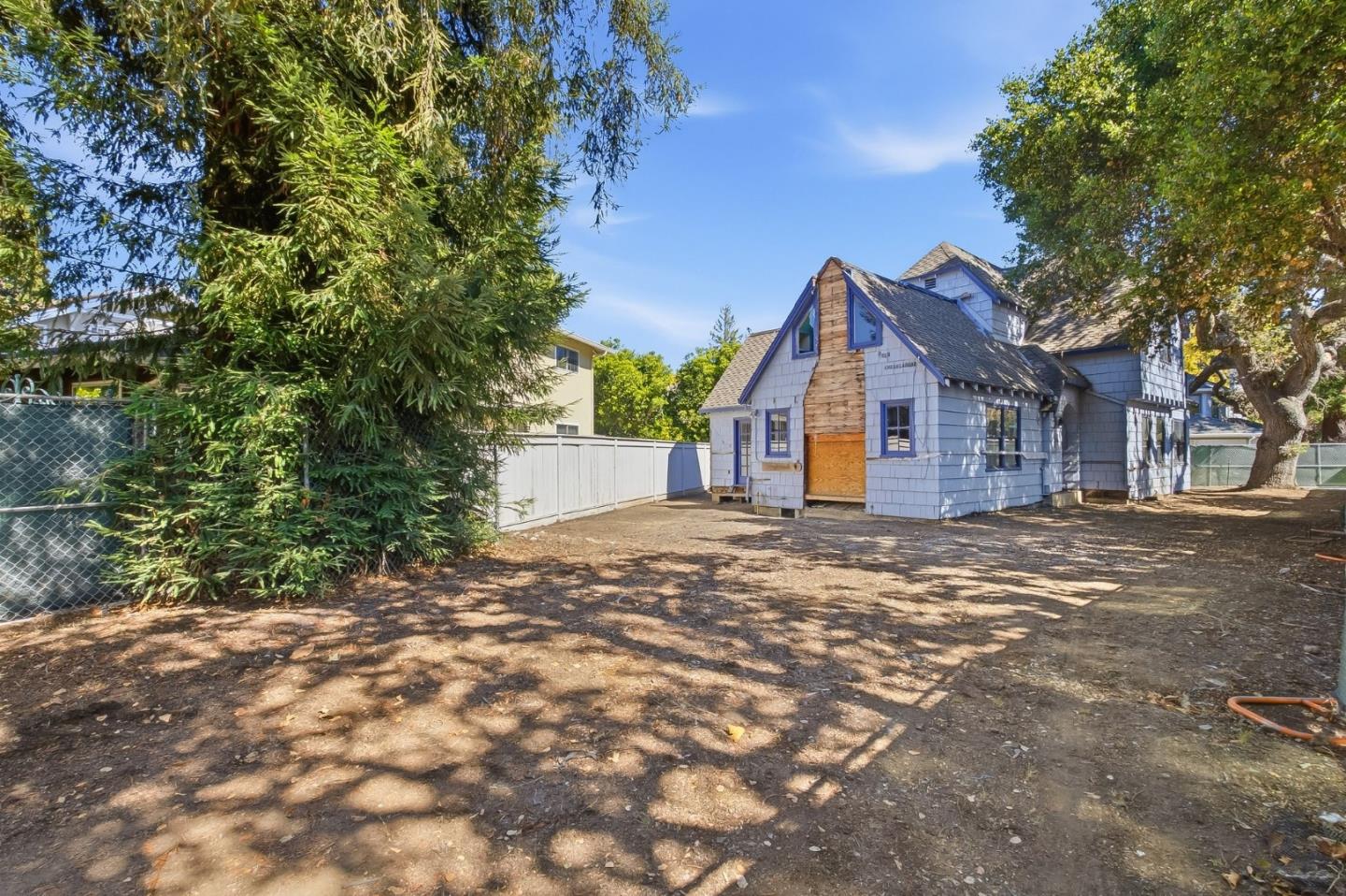 655 Embarcadero RD