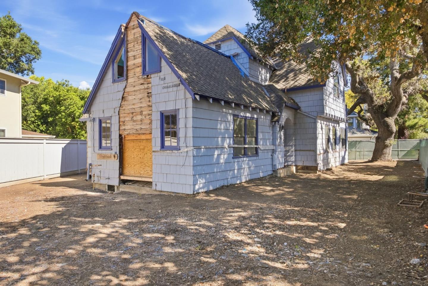 655 Embarcadero RD