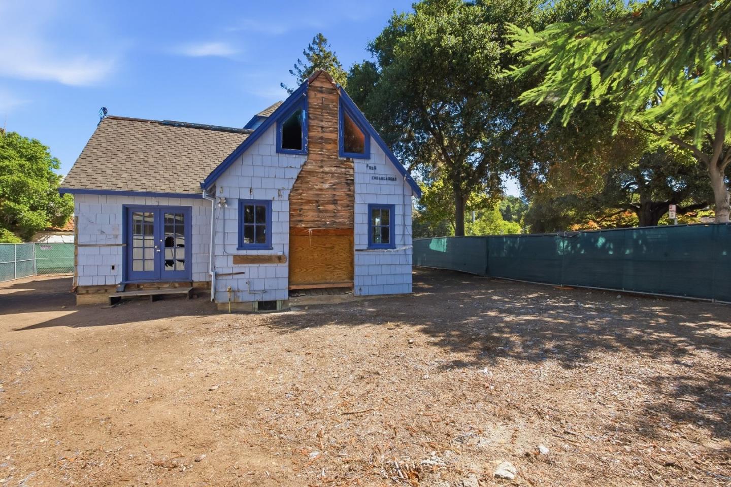 655 Embarcadero RD