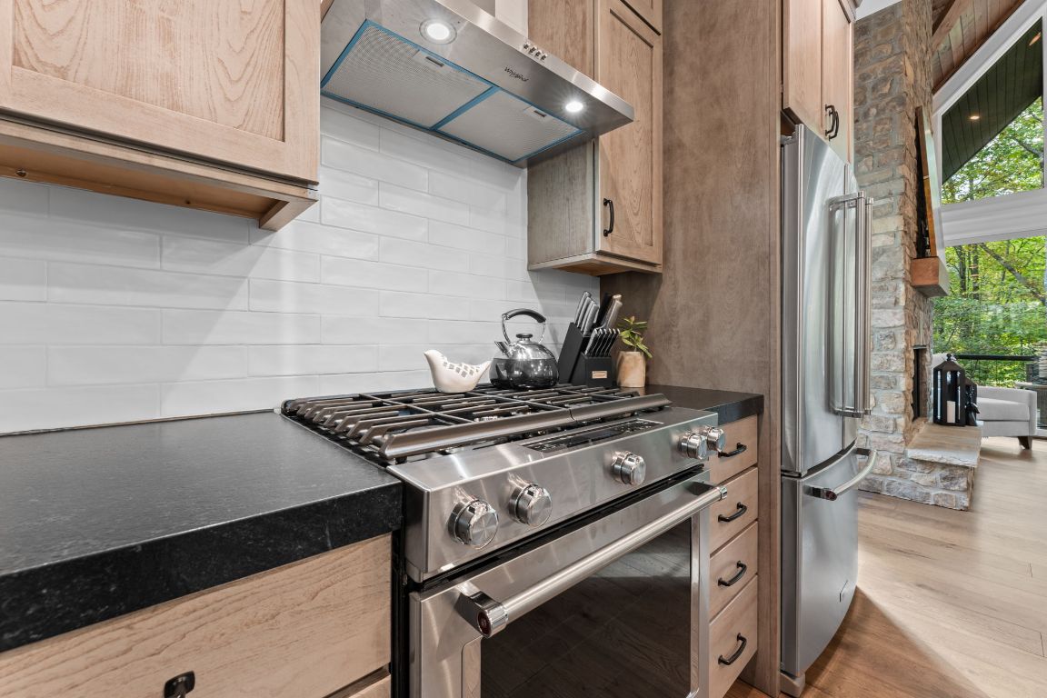 112 Gather Point Road