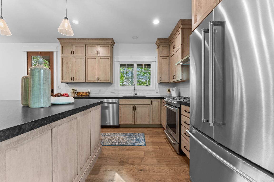 112 Gather Point Road