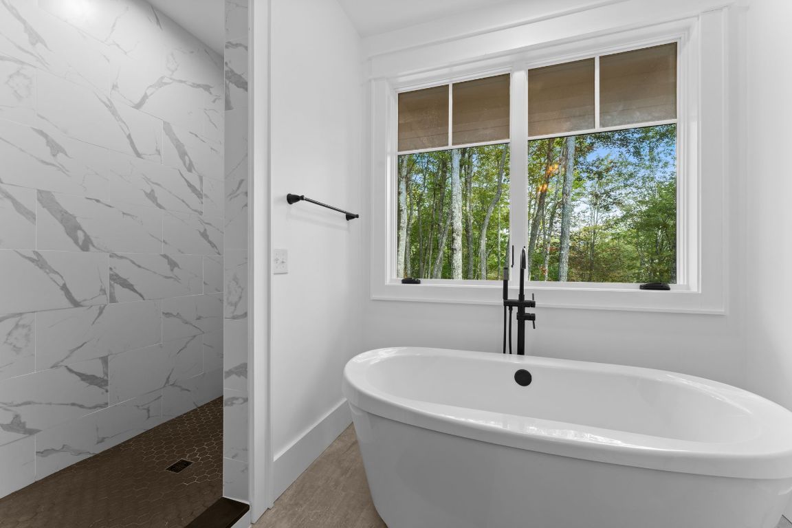 112 Gather Point Road