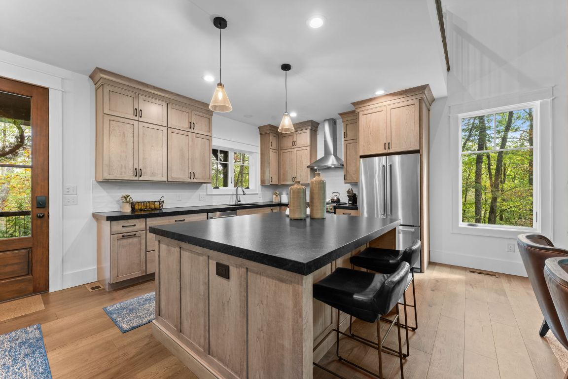 112 Gather Point Road