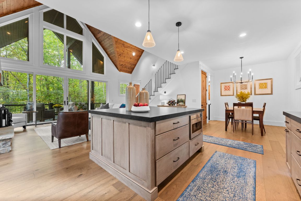 112 Gather Point Road