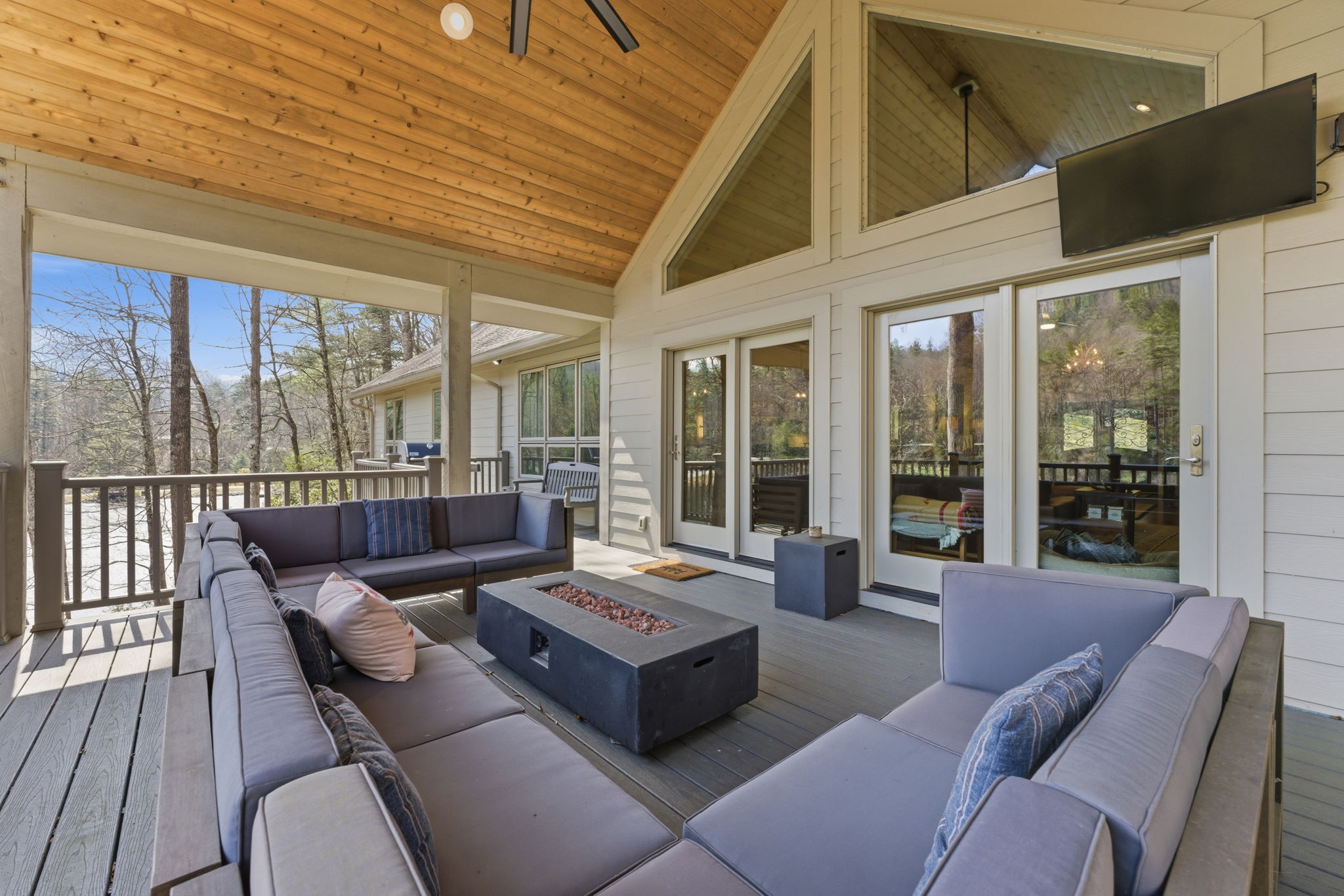 577 Twin Lakes Drive