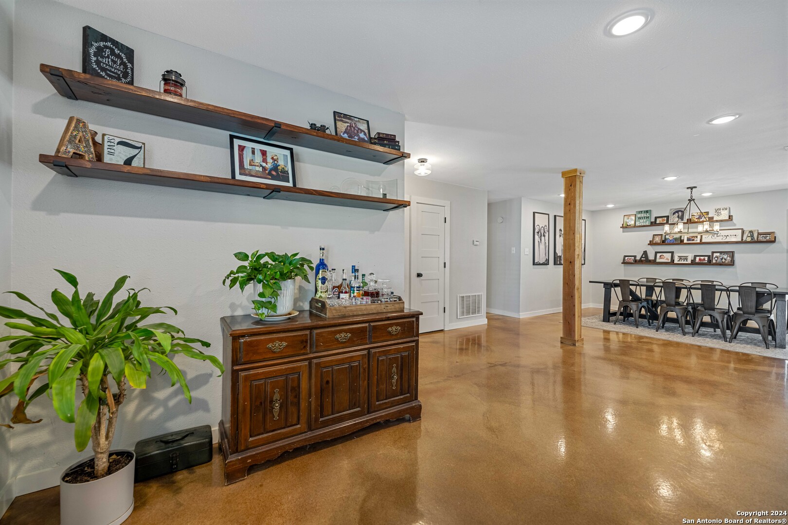 384 LARK LN