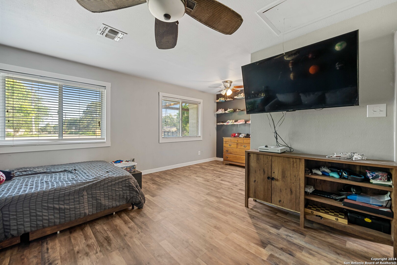 384 LARK LN
