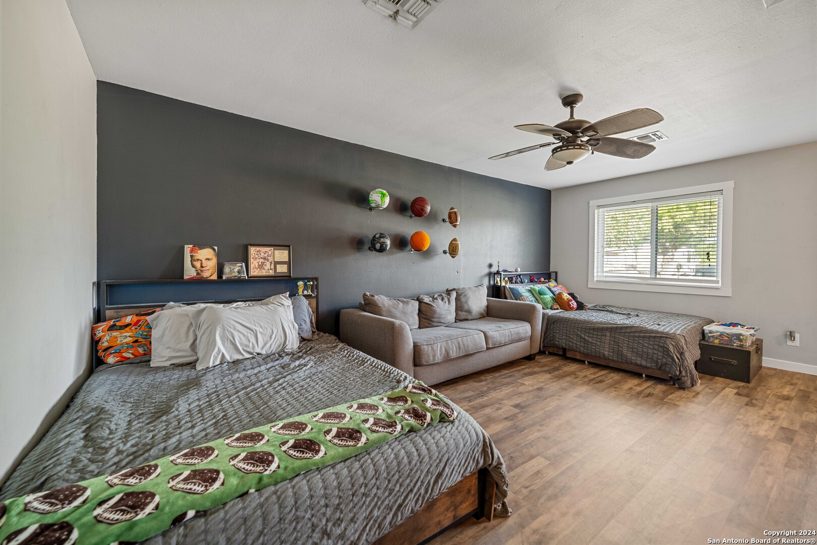 384 LARK LN