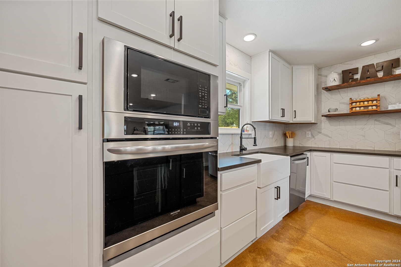 384 LARK LN