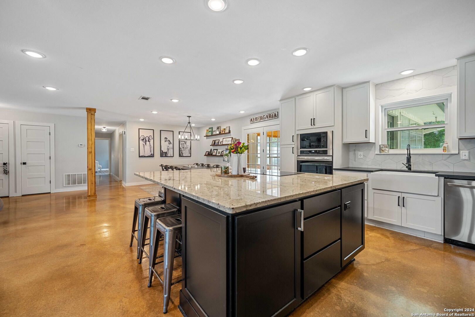 384 LARK LN