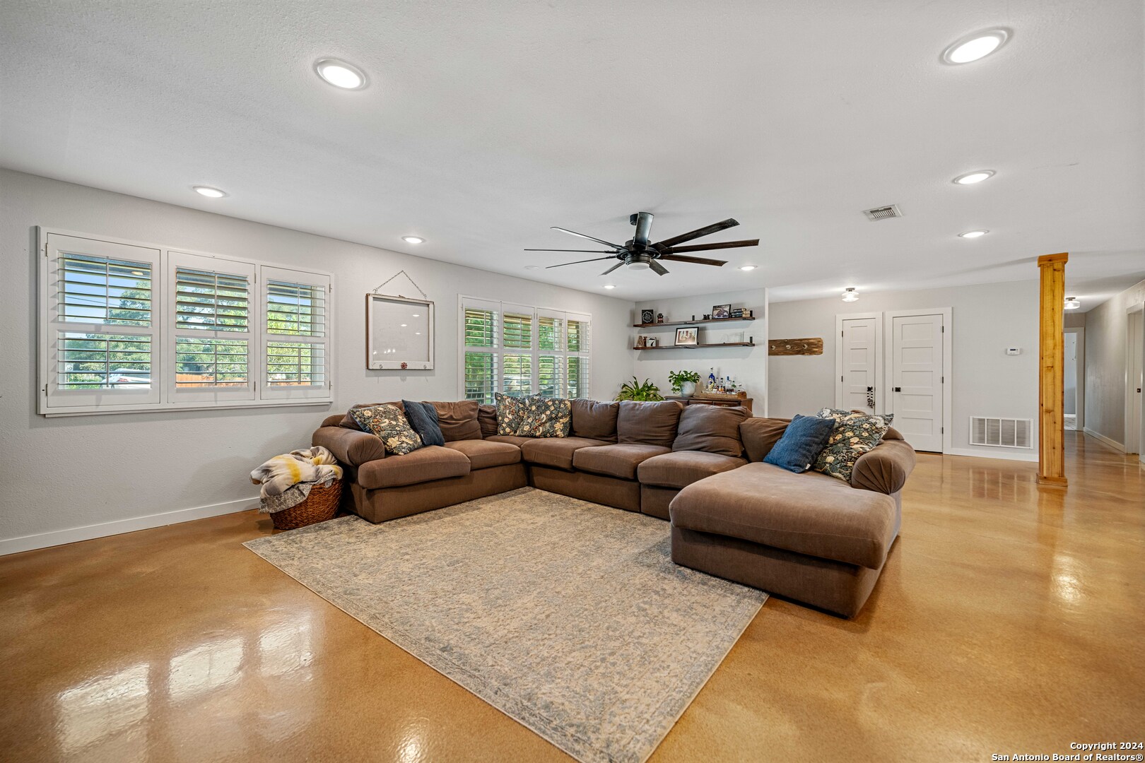 384 LARK LN