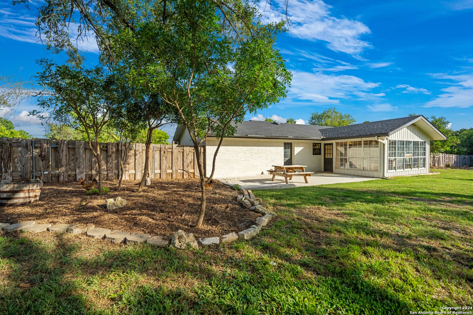 384 LARK LN