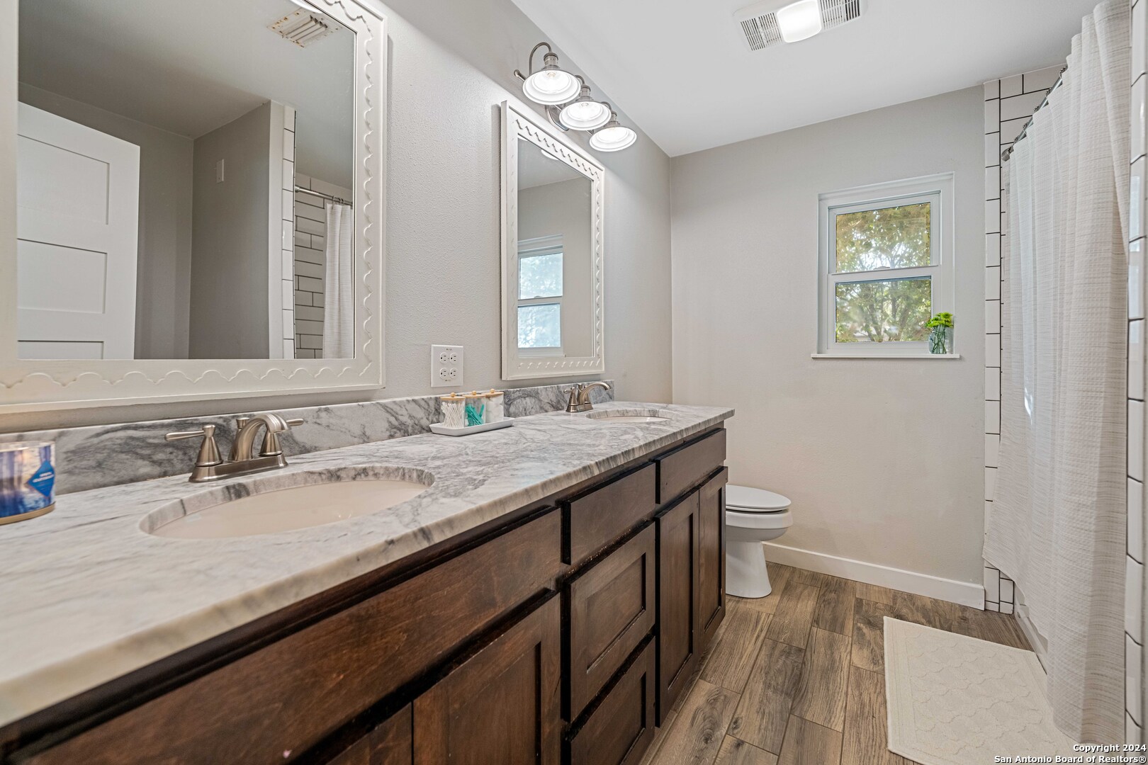 384 LARK LN