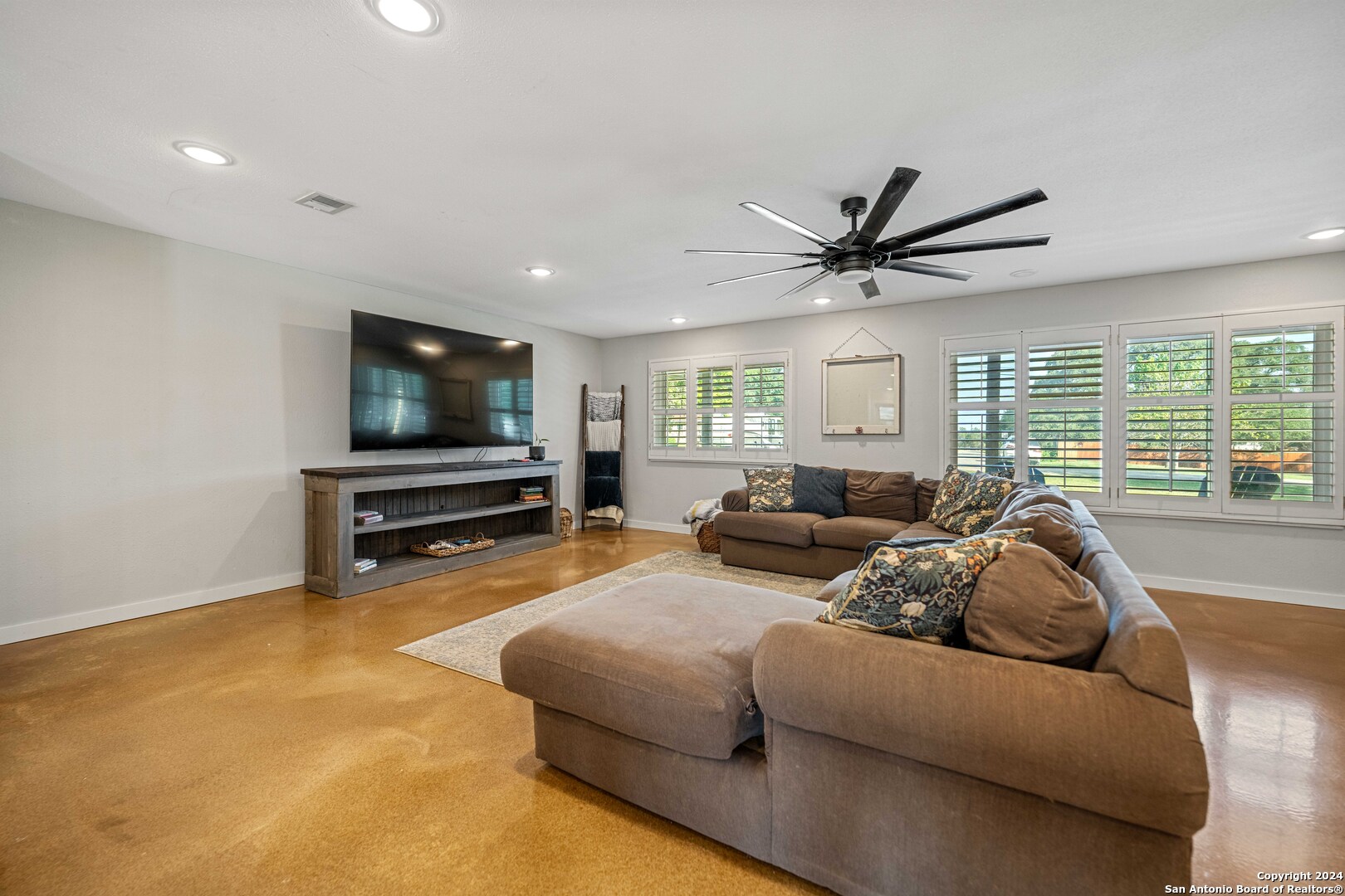 384 LARK LN