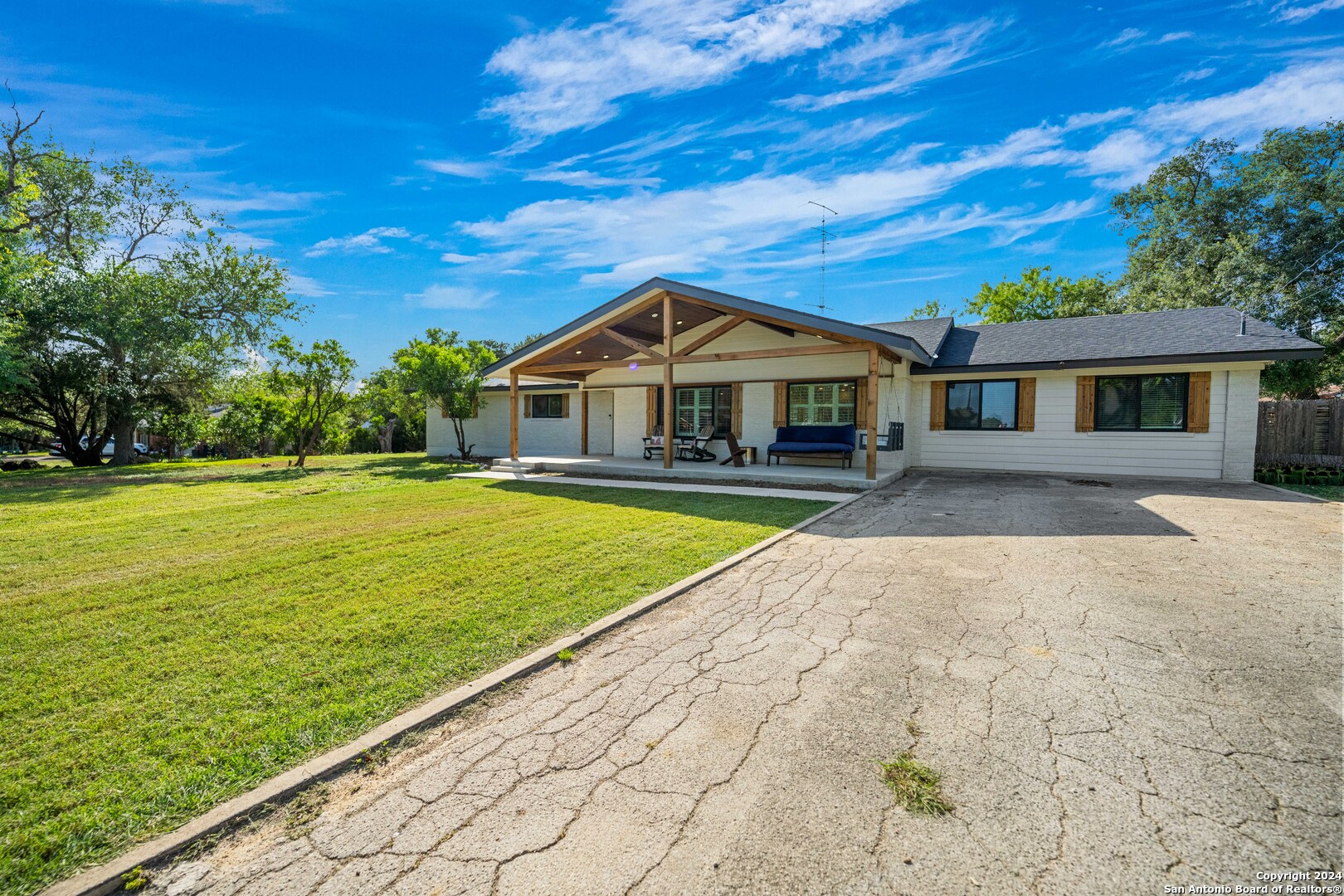 384 LARK LN