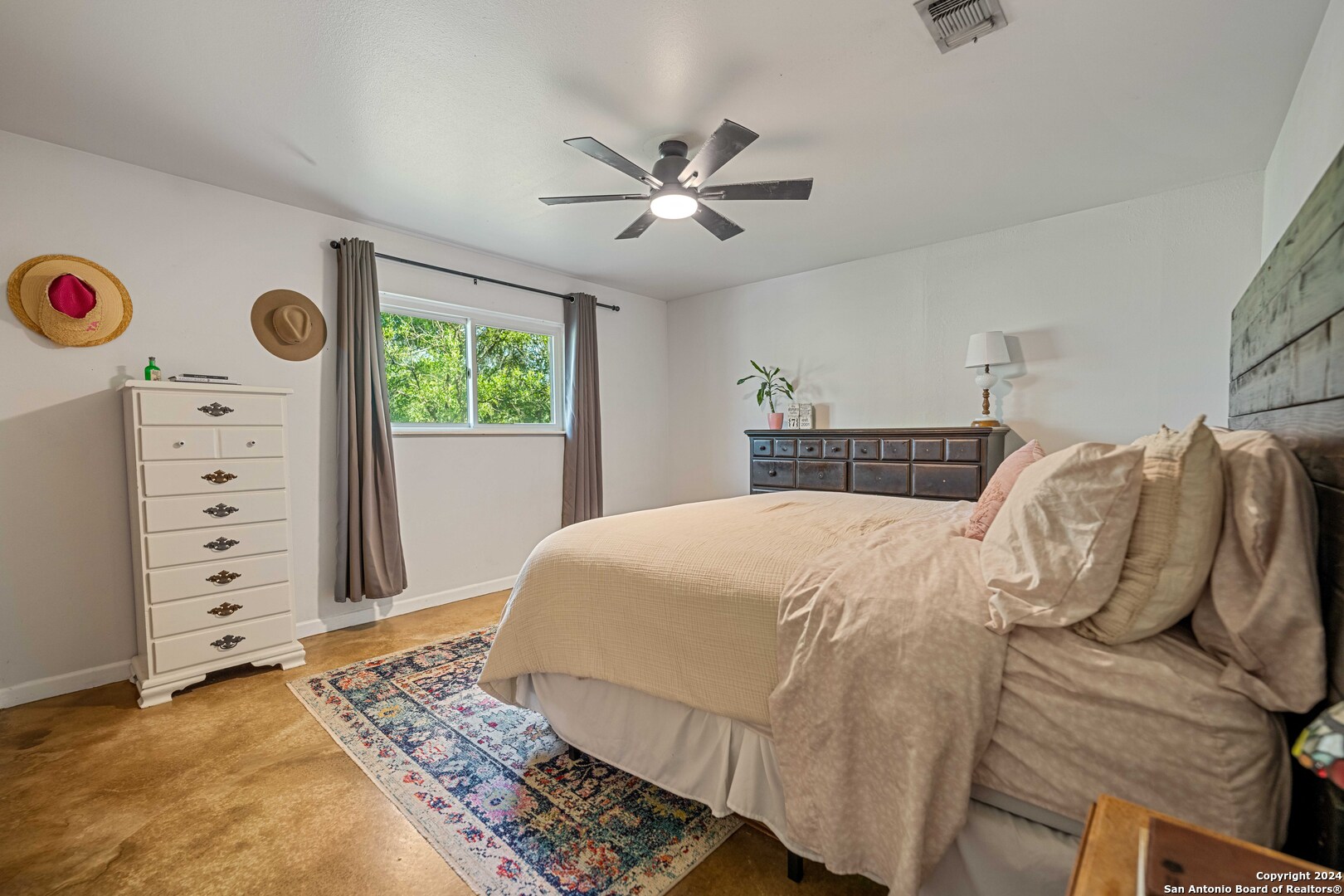 384 LARK LN