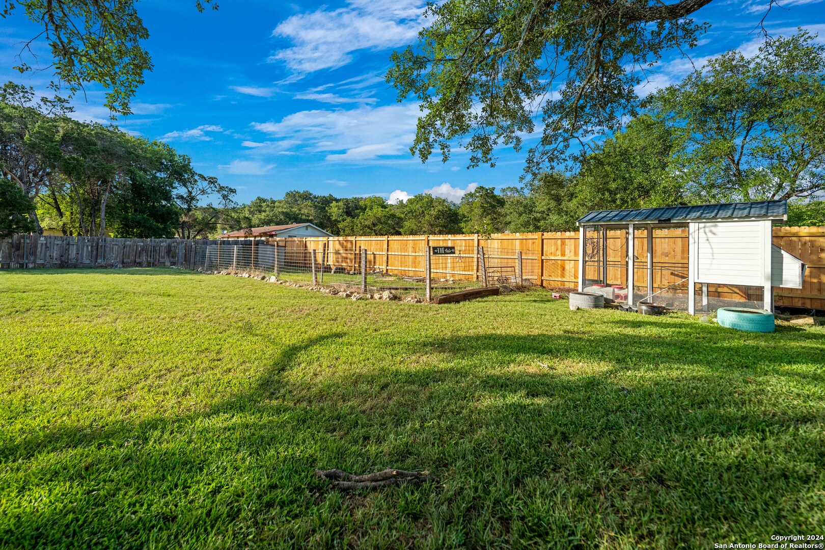 384 LARK LN