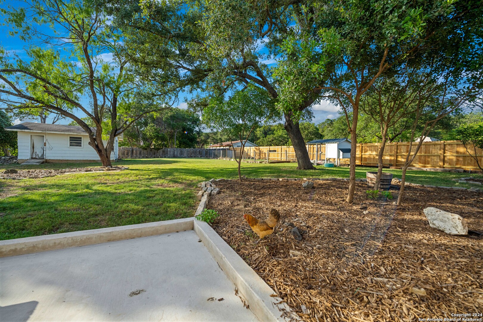 384 LARK LN