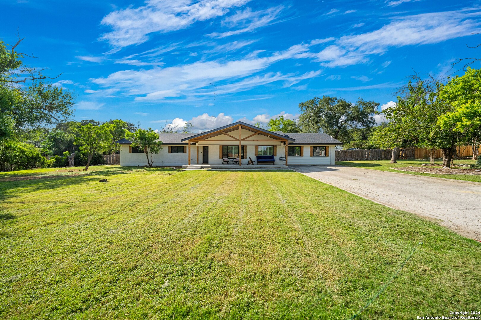 384 LARK LN