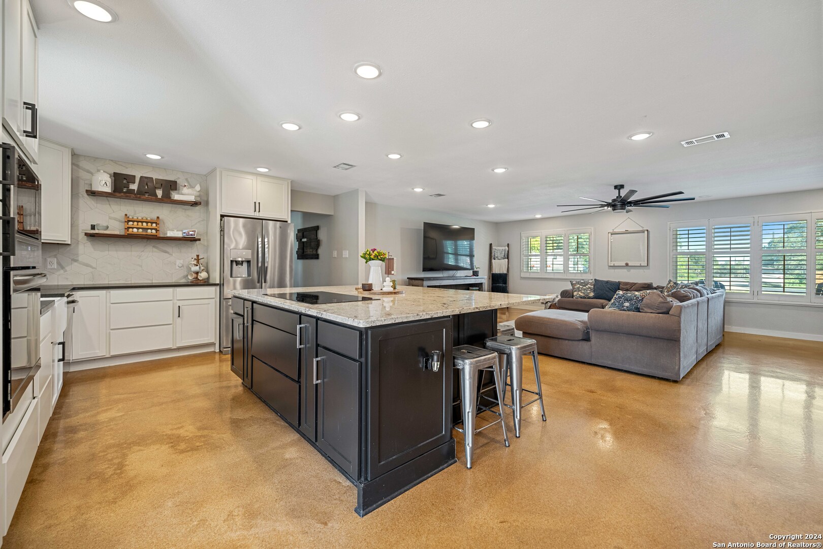384 LARK LN