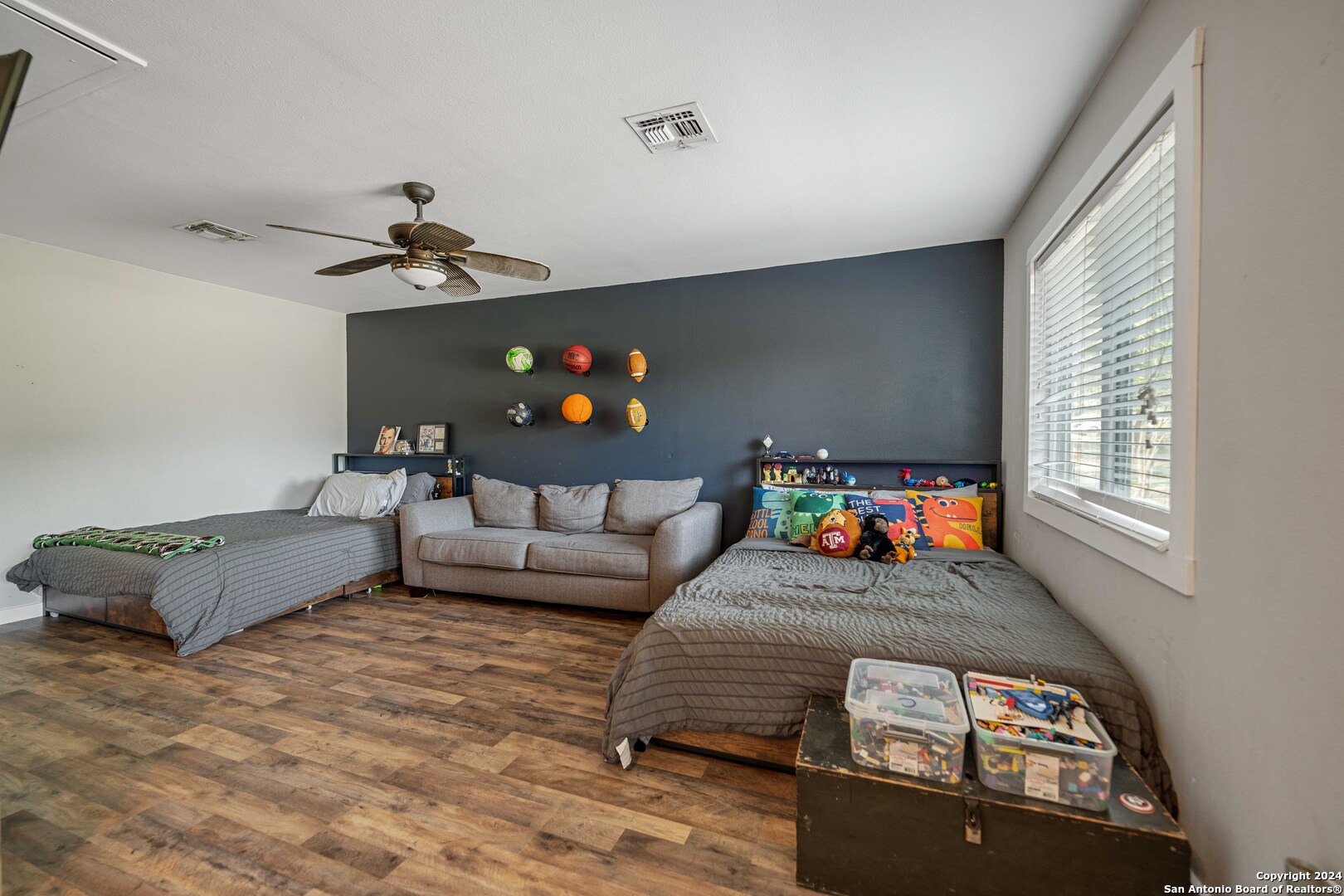 384 LARK LN