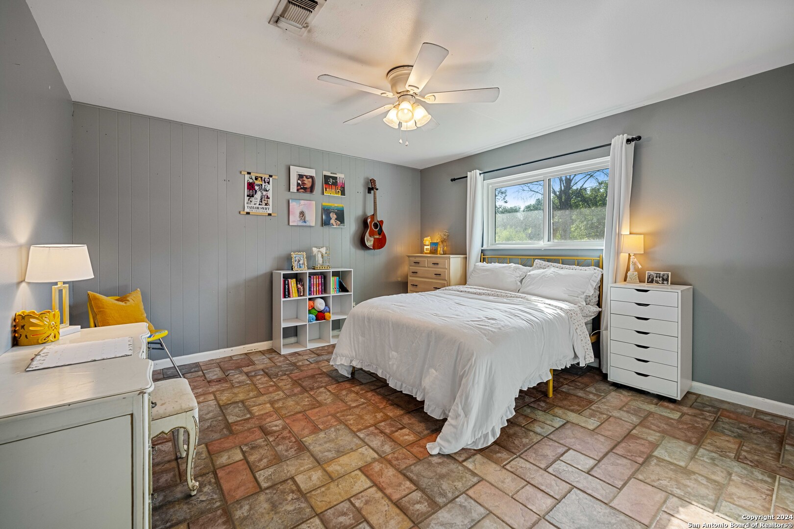 384 LARK LN