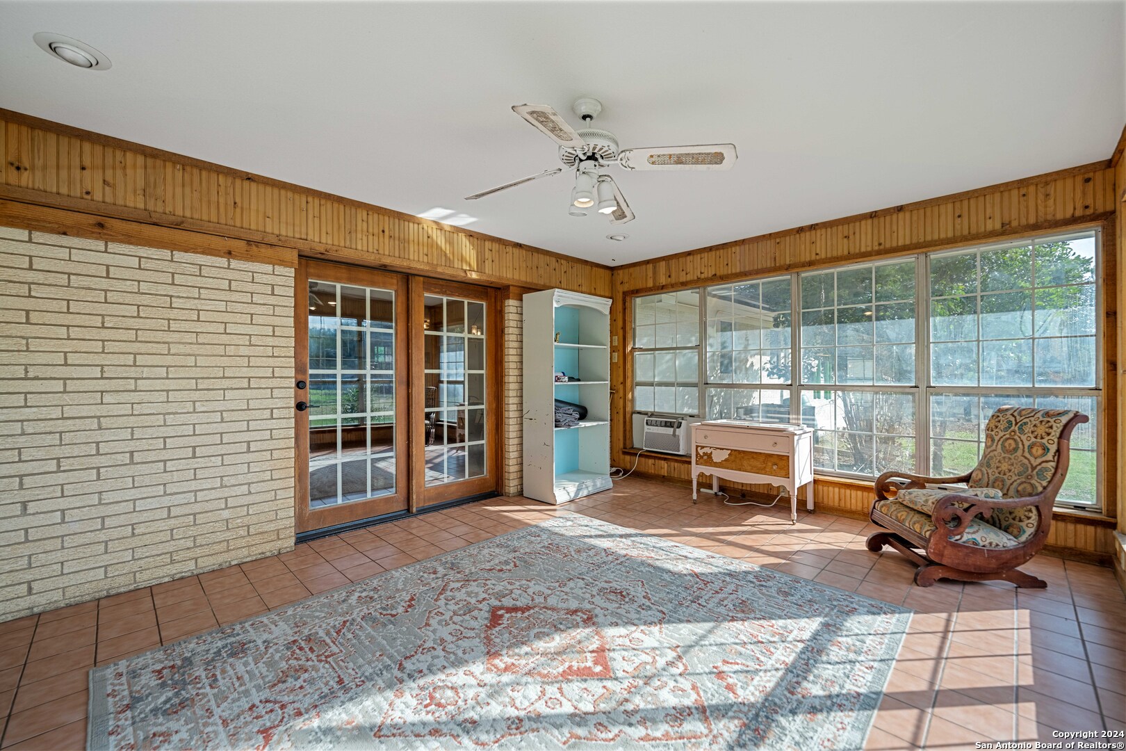 384 LARK LN