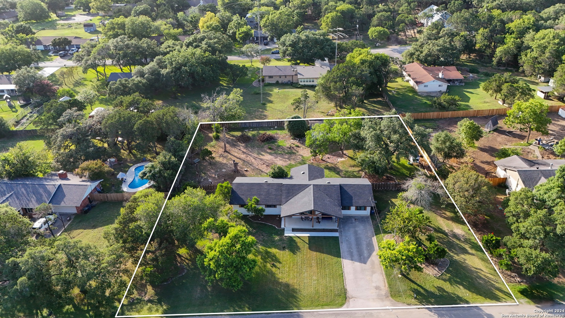 384 LARK LN