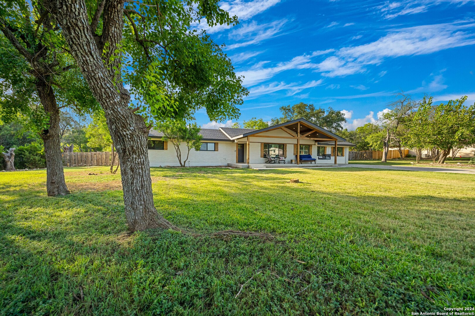 384 LARK LN