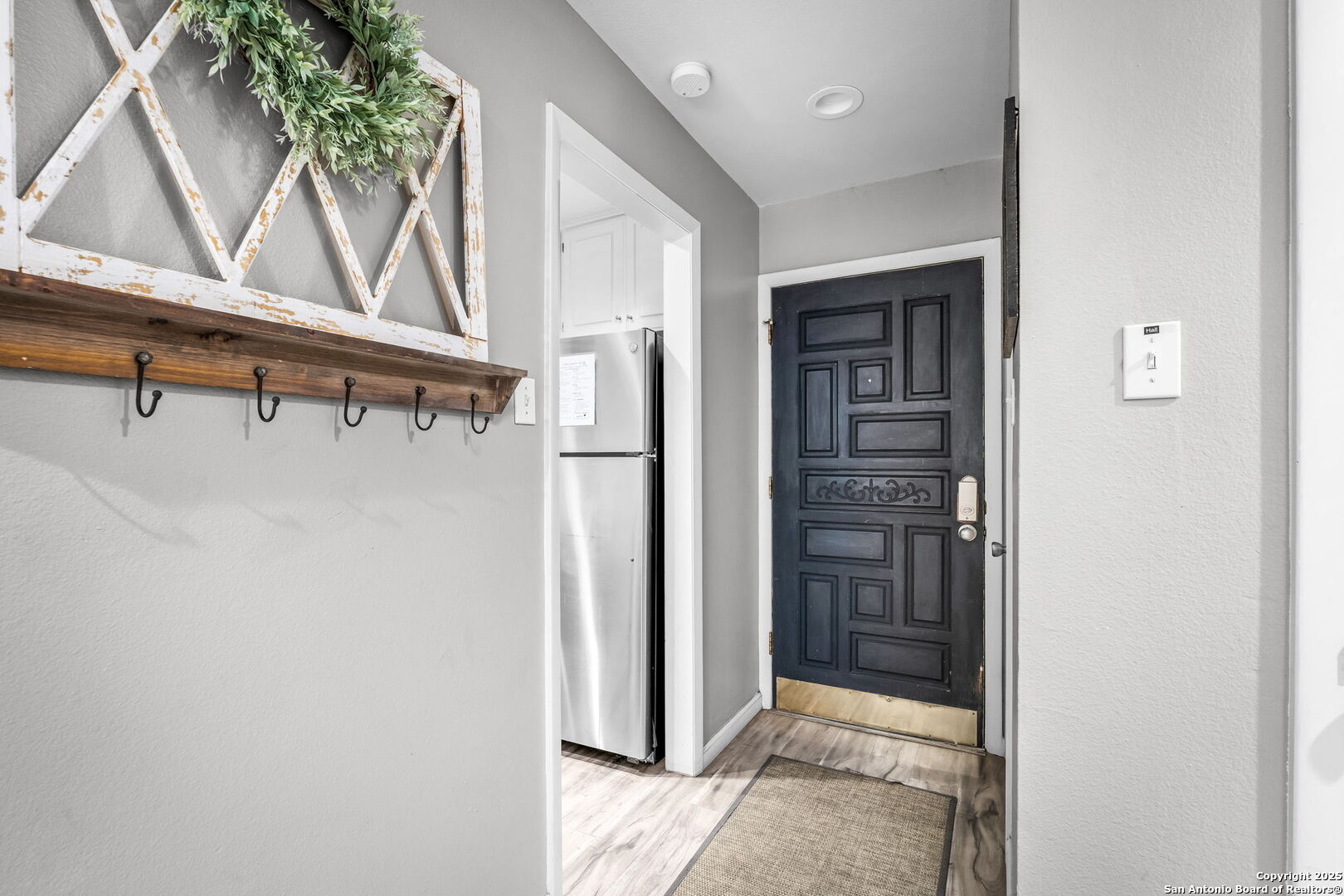 371 W Lincoln St B114