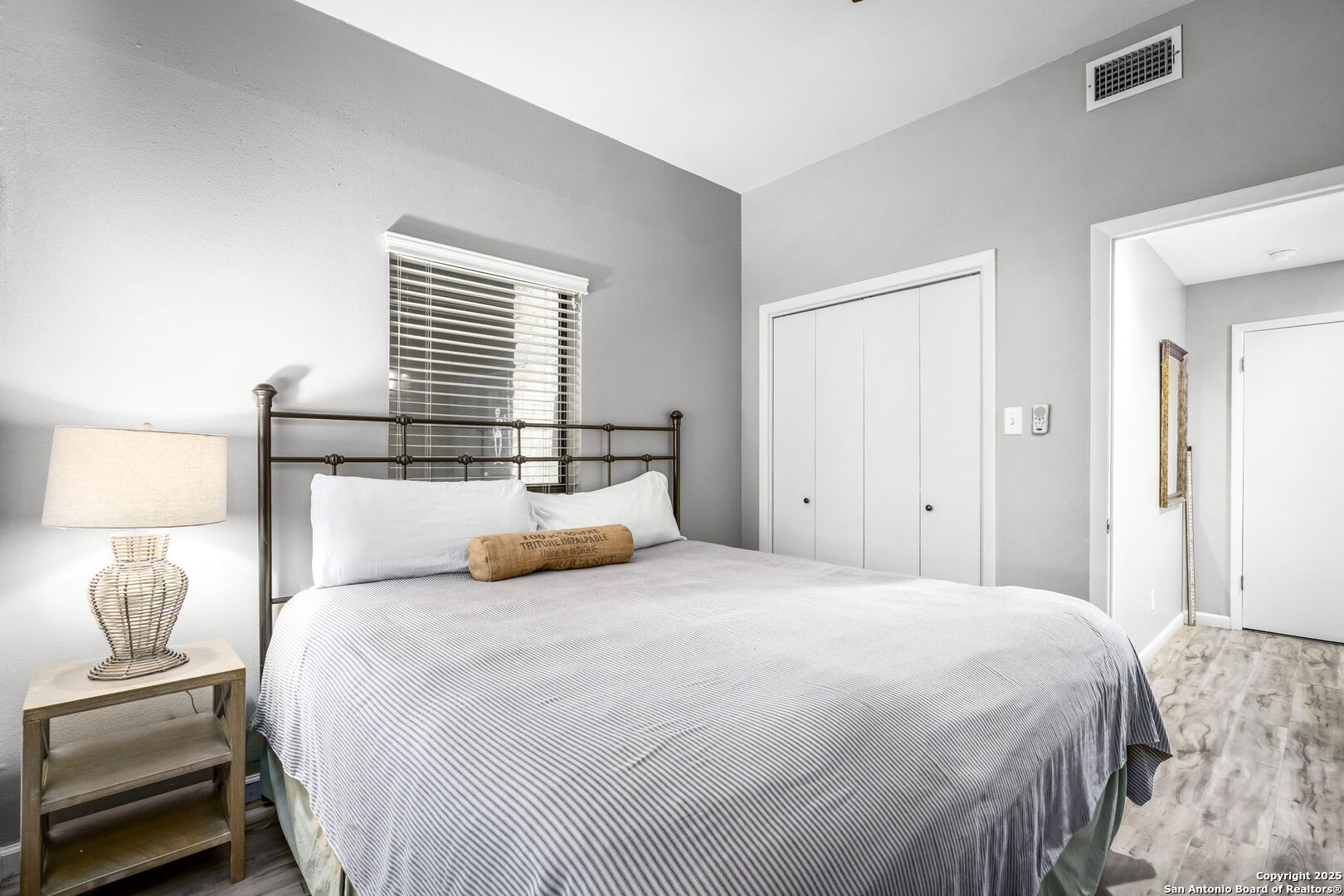 371 W Lincoln St B114