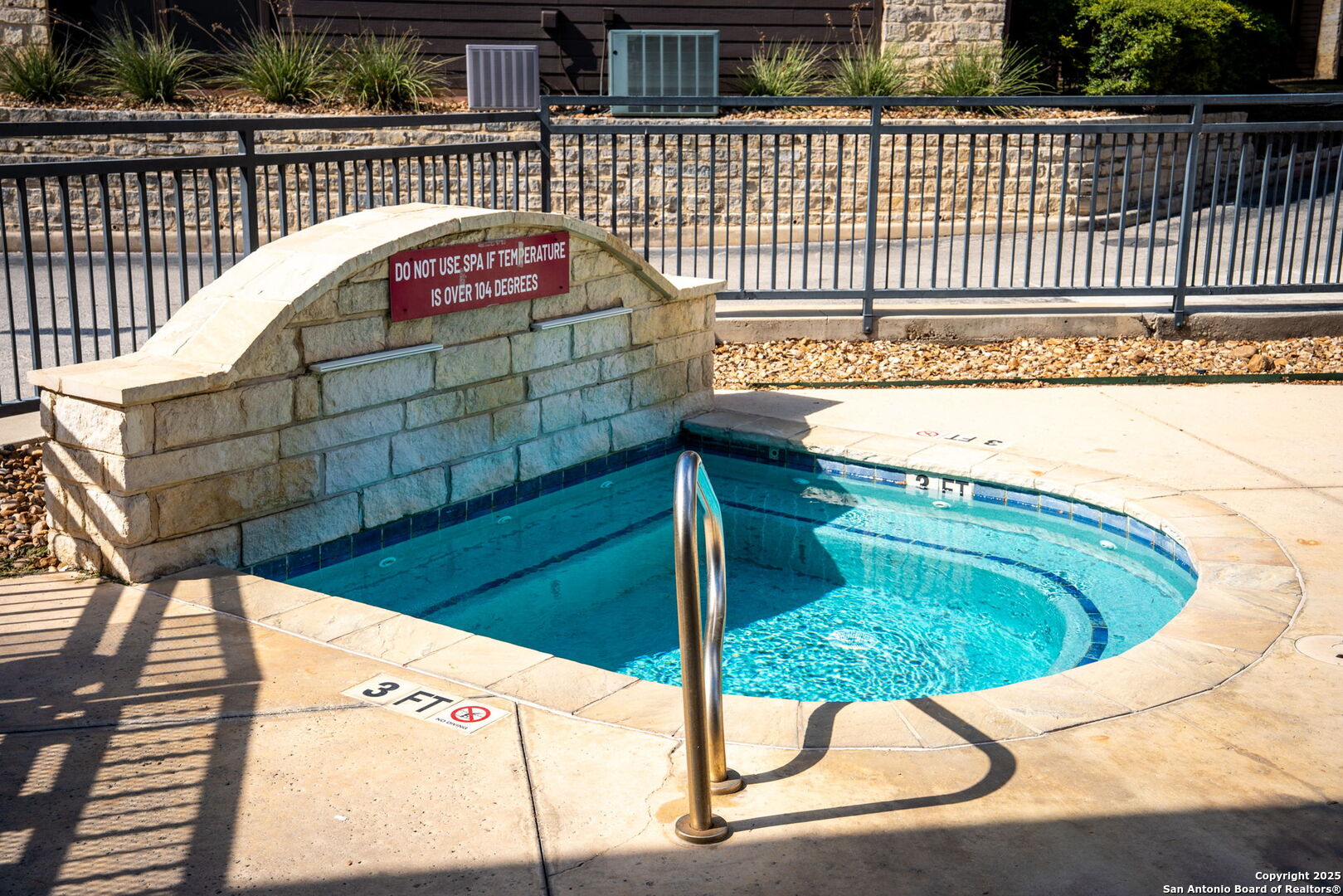 371 W Lincoln St B114