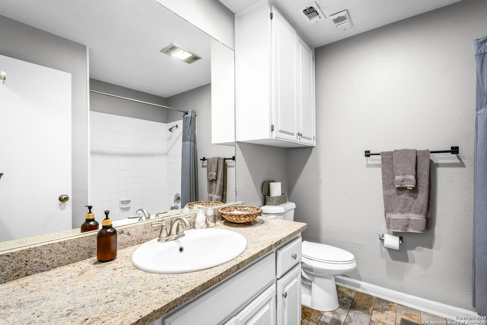 371 W Lincoln St B114