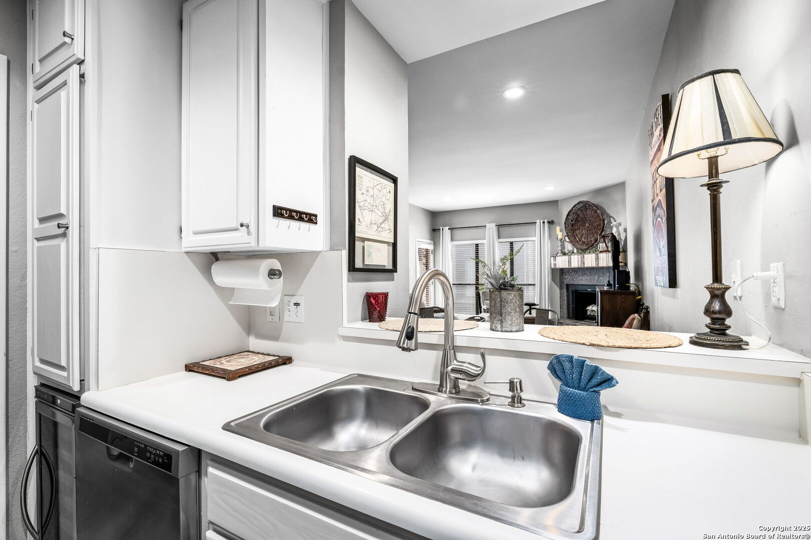 371 W Lincoln St B114