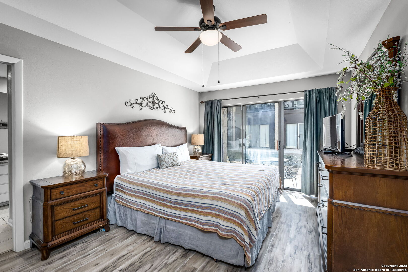 371 W Lincoln St B114