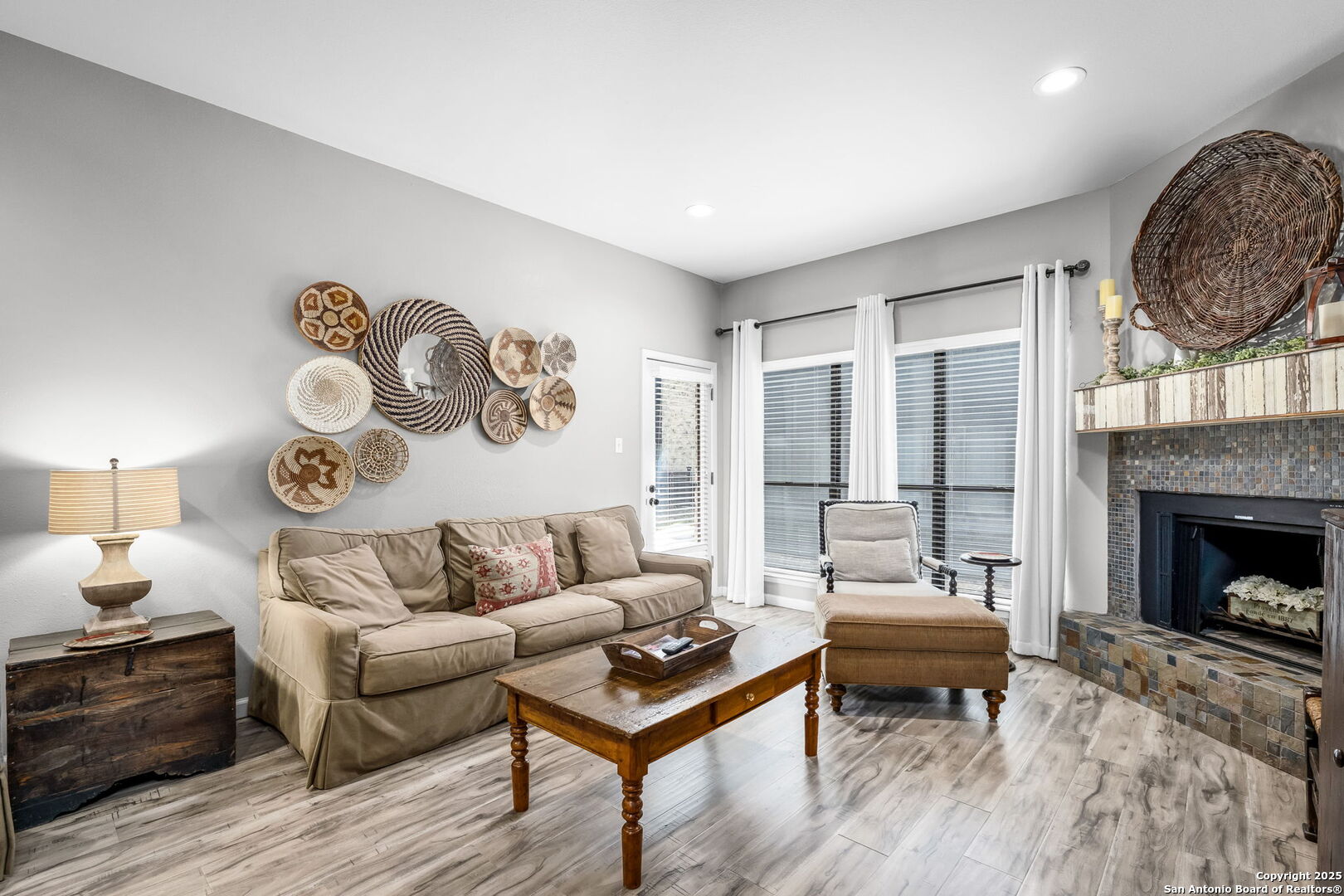 371 W Lincoln St B114
