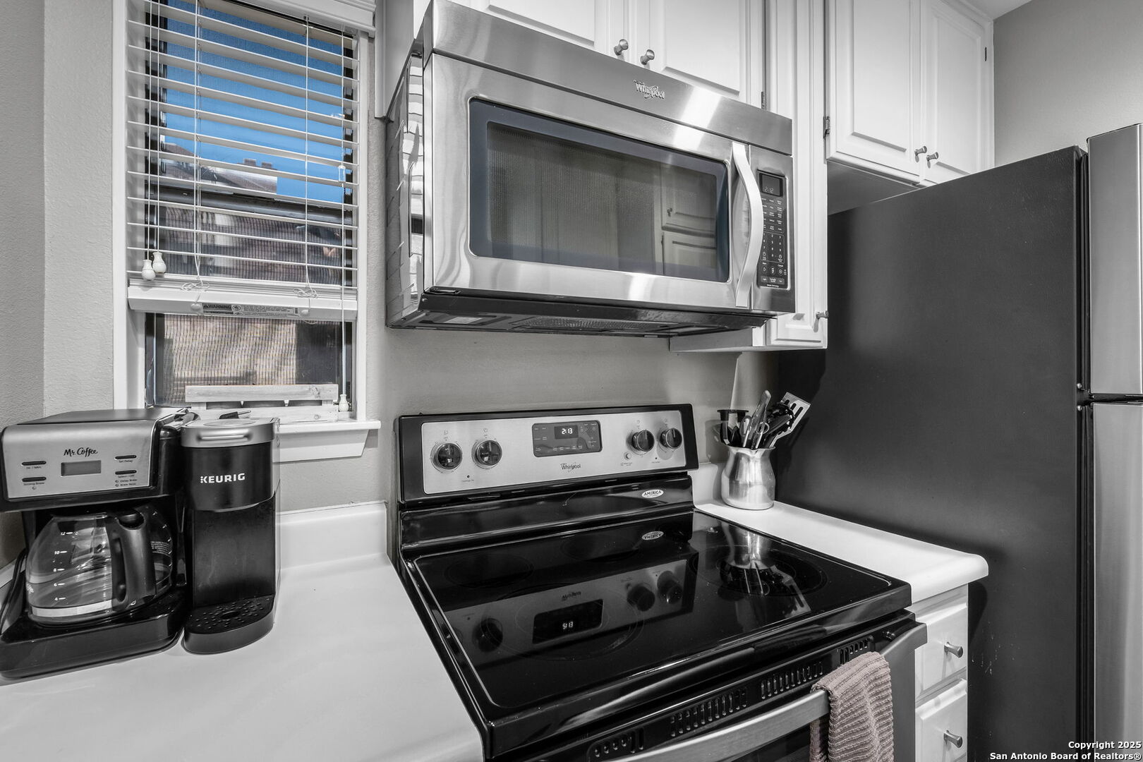 371 W Lincoln St B114