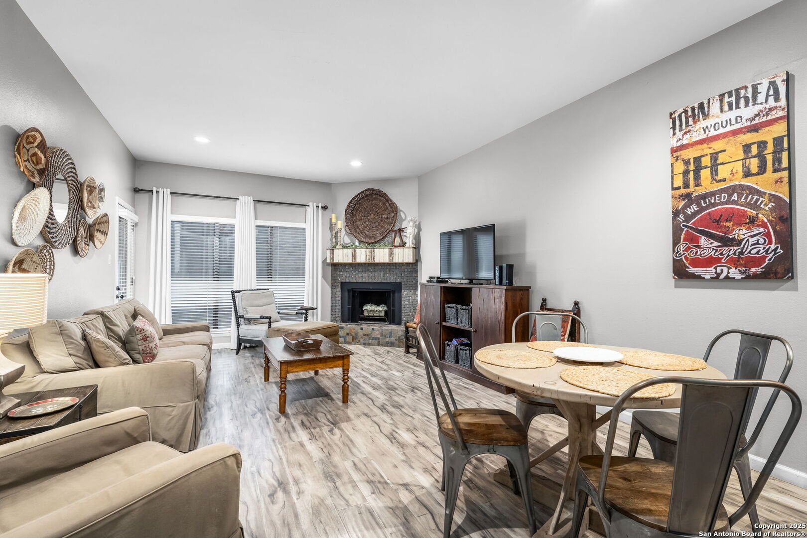 371 W Lincoln St B114